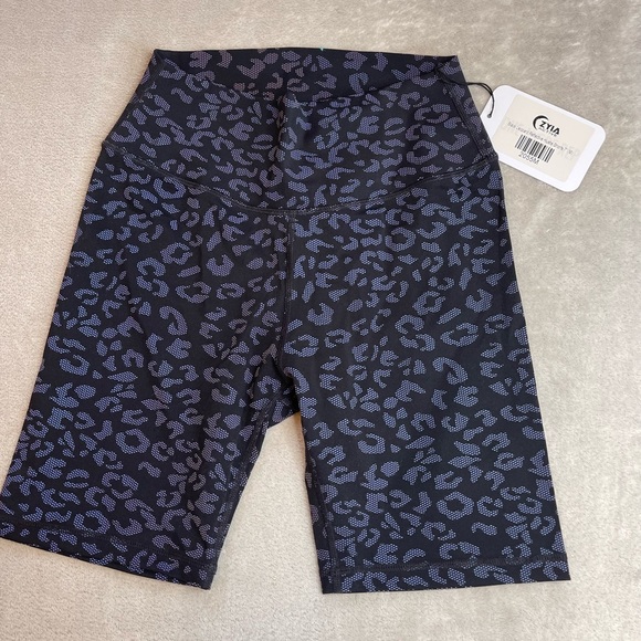 Black Leopard Reflective Hustle Shorts 7” - Picture 2 of 3